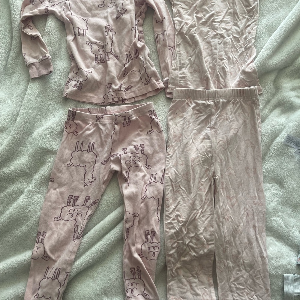 Set of 4 toddler pj sets-3T